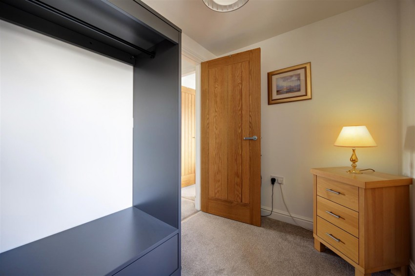 Images for Dalesview Close, Clapham.