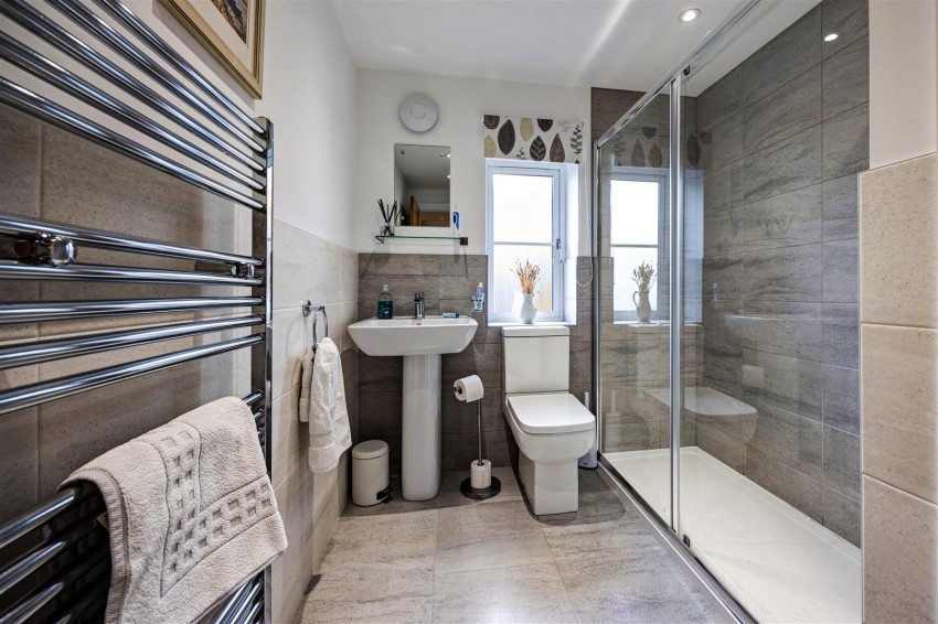 Images for Dalesview Close, Clapham.