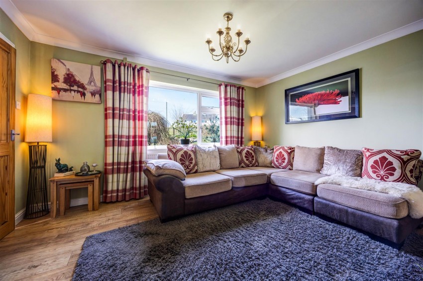 Images for 12 Goodenber Crescent, Bentham