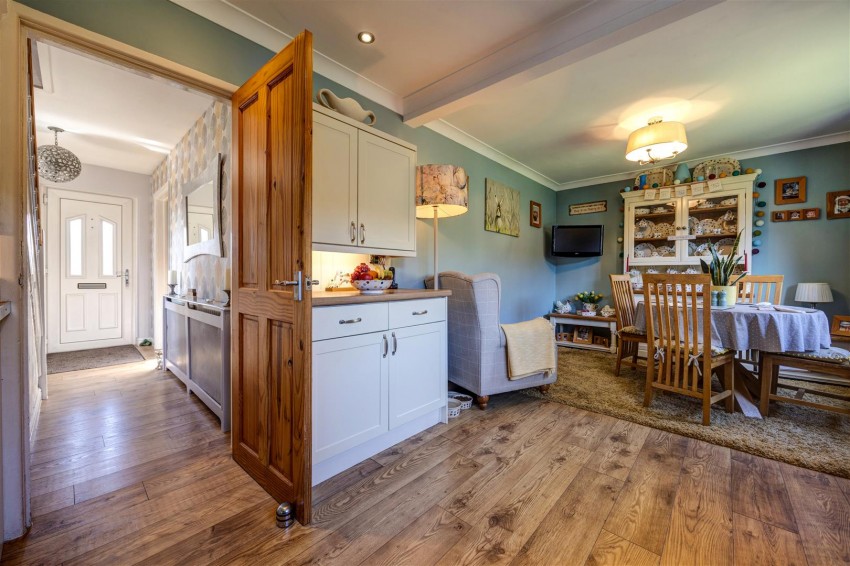 Images for 12 Goodenber Crescent, Bentham