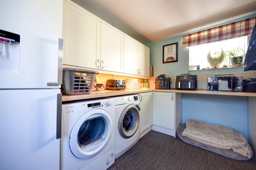 Images for 12 Goodenber Crescent, Bentham