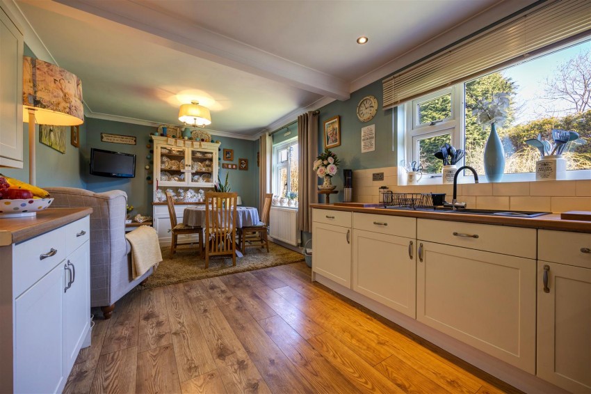 Images for 12 Goodenber Crescent, Bentham
