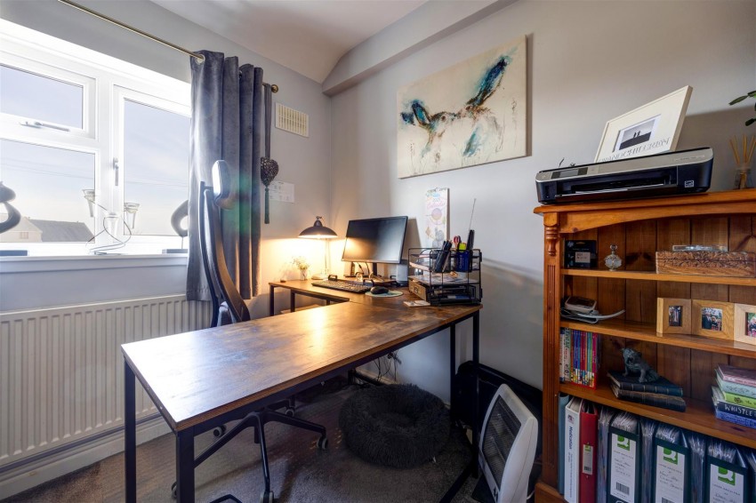 Images for 12 Goodenber Crescent, Bentham
