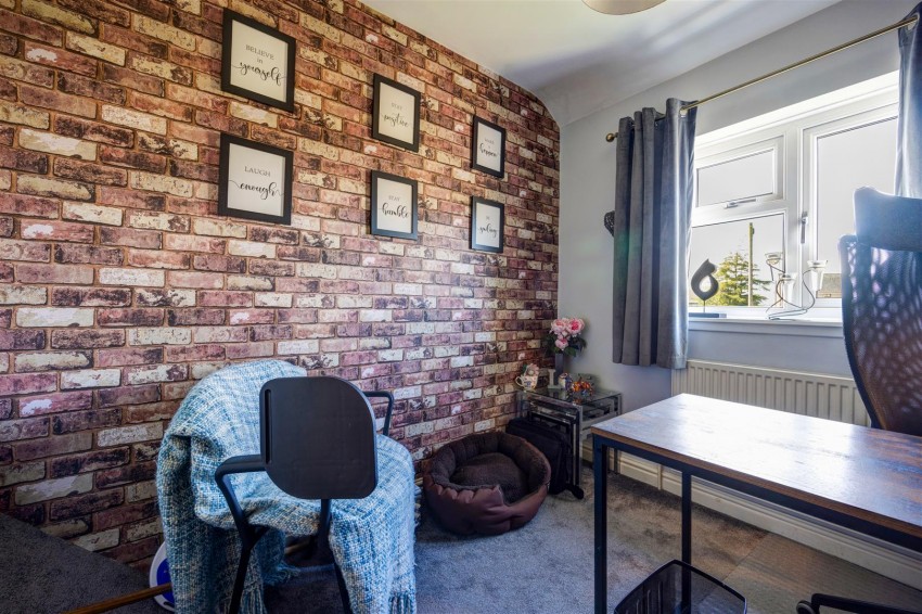 Images for 12 Goodenber Crescent, Bentham