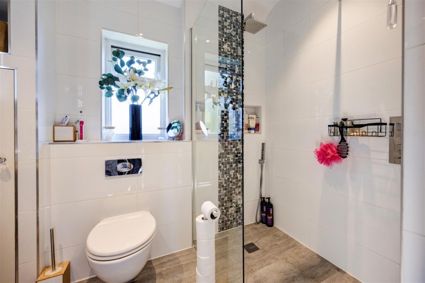 Images for 12 Goodenber Crescent, Bentham