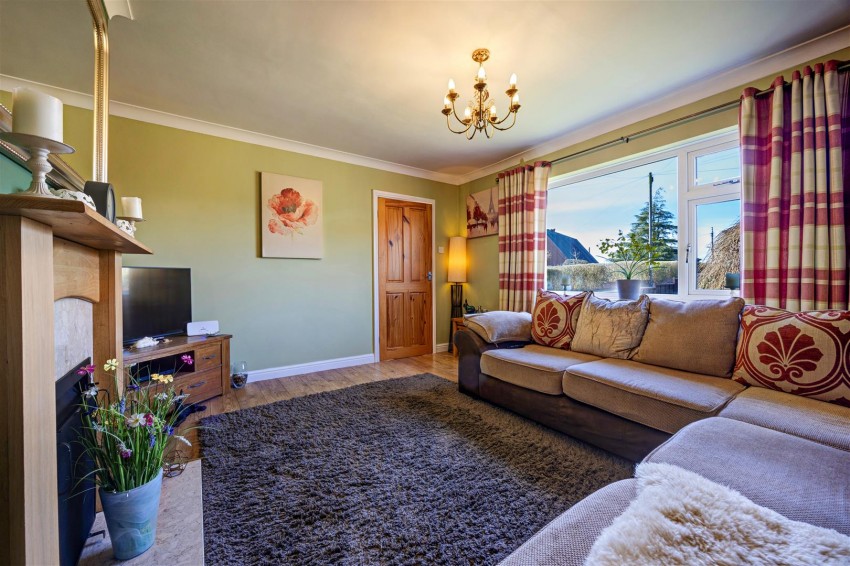 Images for 12 Goodenber Crescent, Bentham