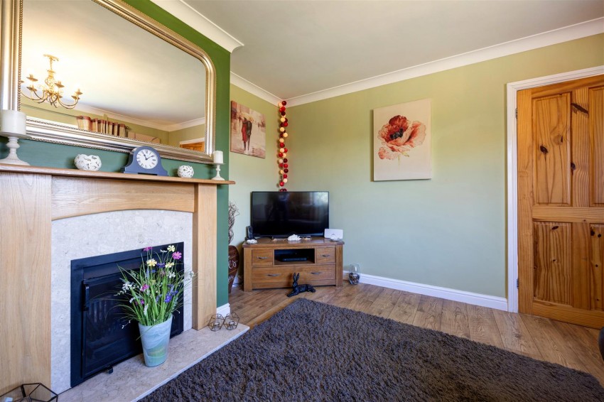 Images for 12 Goodenber Crescent, Bentham