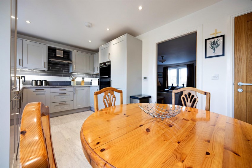Images for 6 Dalesview Close, Clapham.