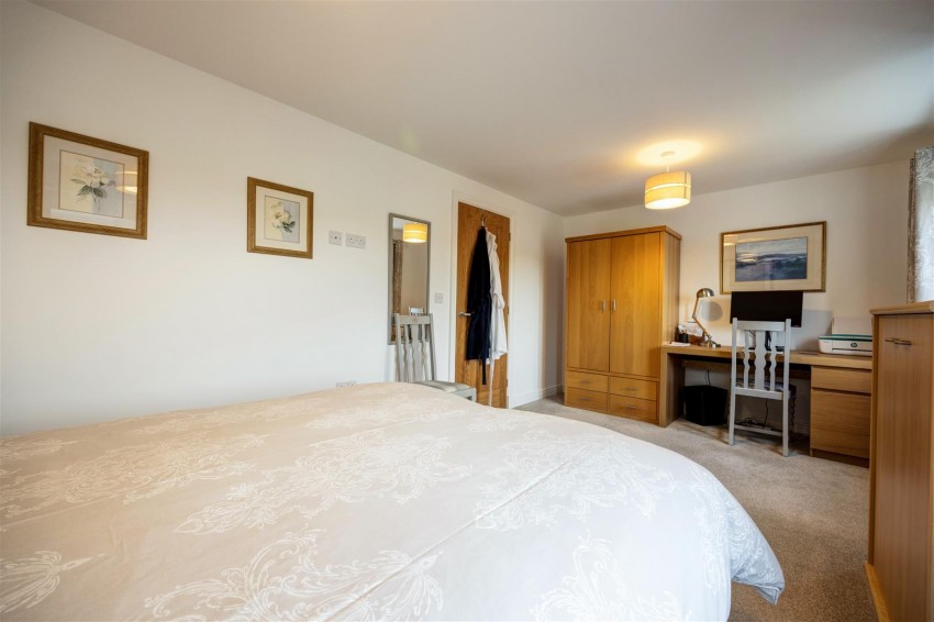 Images for 6 Dalesview Close, Clapham.