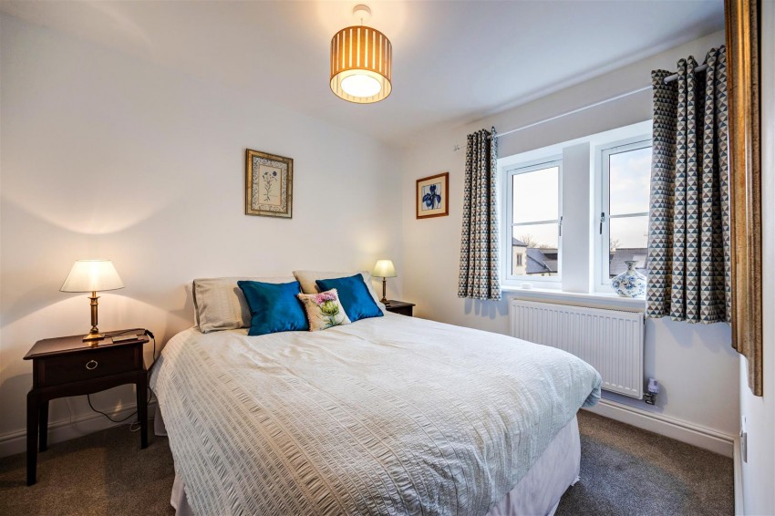 Images for 6 Dalesview Close, Clapham.