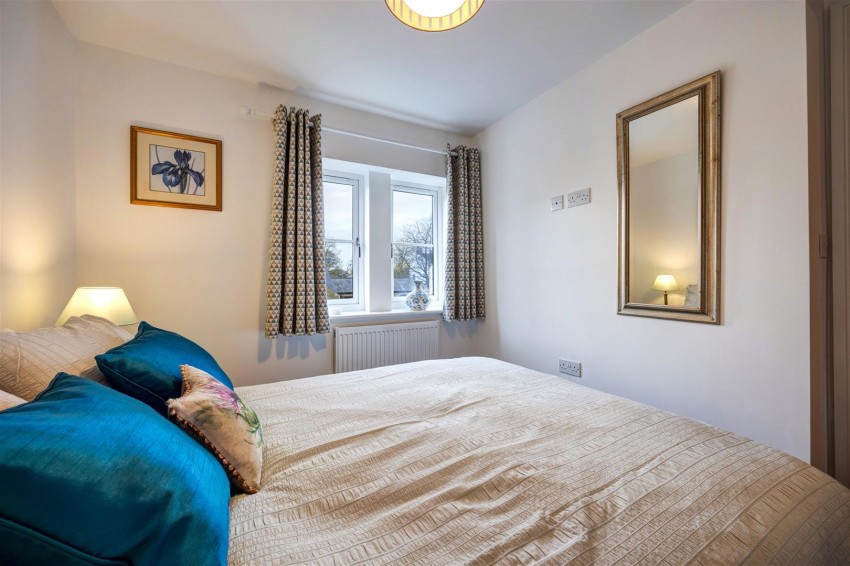 Images for 6 Dalesview Close, Clapham.