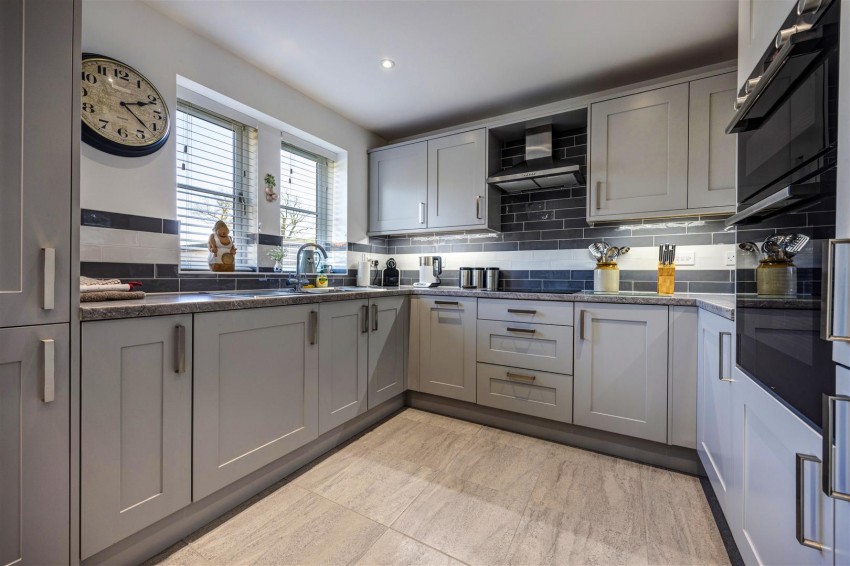 Images for 6 Dalesview Close, Clapham.