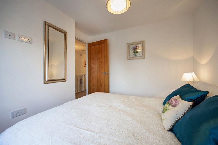 Images for 6 Dalesview Close, Clapham.