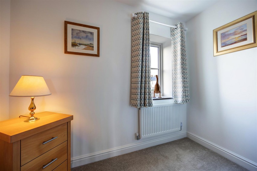 Images for 6 Dalesview Close, Clapham.