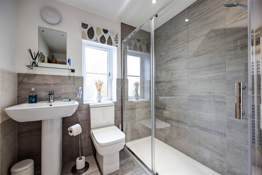 Images for 6 Dalesview Close, Clapham.