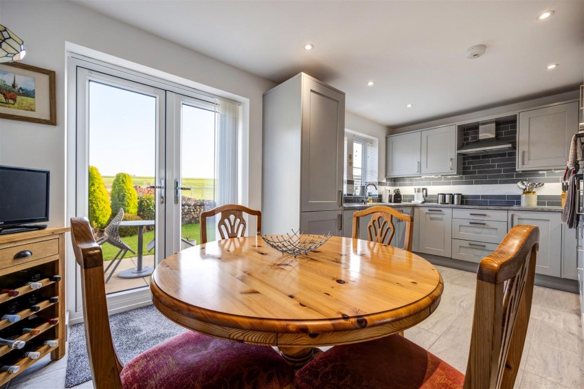 Images for 6 Dalesview Close, Clapham.