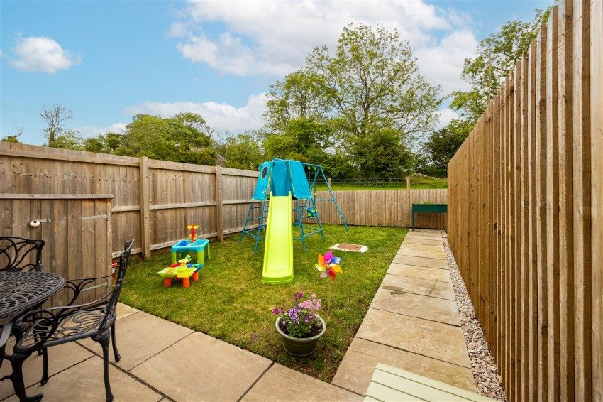 Images for 13 Craggs View, Over Kellet