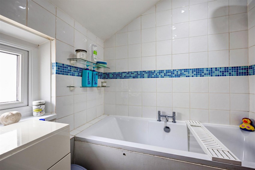 Images for 17 Goodenber Road, Bentham